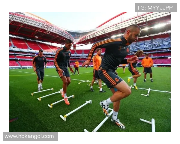 深圳足球队耐力分析与比赛表现的深度探讨与反思 深圳足球队耐力分析与比赛表现的深度探讨与反思